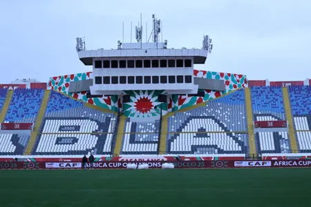 منتخب مصر يتفقد أرضية ملعب مباراة نيجيريا