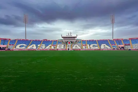 منتخب مصر يتفقد أرضية ملعب مباراة نيجيريا