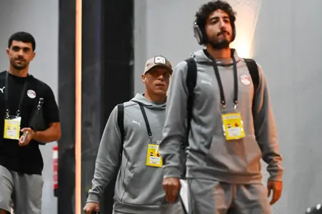 وصول لاعبي منتخب مصر لملعب القاهرة قبل مواجهة غينيا بيساو