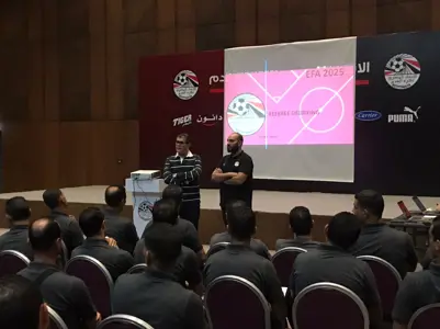 اجتماع أوسكار رويز بالحكام قبل استئناف بطولة الدوري الممتاز