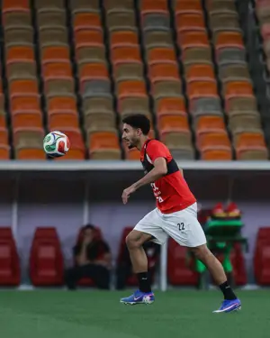 منتخب مصر يختتم تدريباته لمواجهة السعودية غداً.. ووزير الرياضة يجتمع باللاعبين