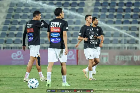 في حضور أبو ريدة.. المنتخب الوطني يتدرب على ملعب هزاع بن زايد استعدادًا لأوزبكستان