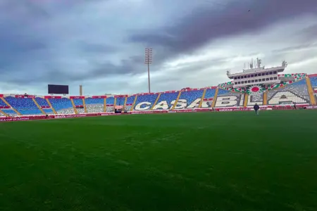 منتخب مصر يتفقد أرضية ملعب مباراة نيجيريا