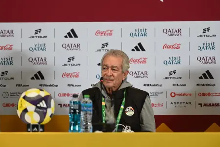 حلمي طولان والنني في المؤتمر الصحفي قبل مواجهة الإمارات