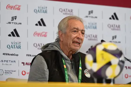 حلمي طولان والنني في المؤتمر الصحفي قبل مواجهة الإمارات