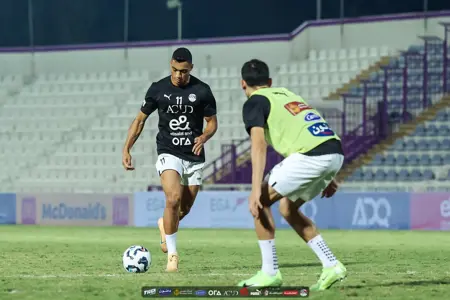 في حضور أبو ريدة.. المنتخب الوطني يتدرب على ملعب هزاع بن زايد استعدادًا لأوزبكستان