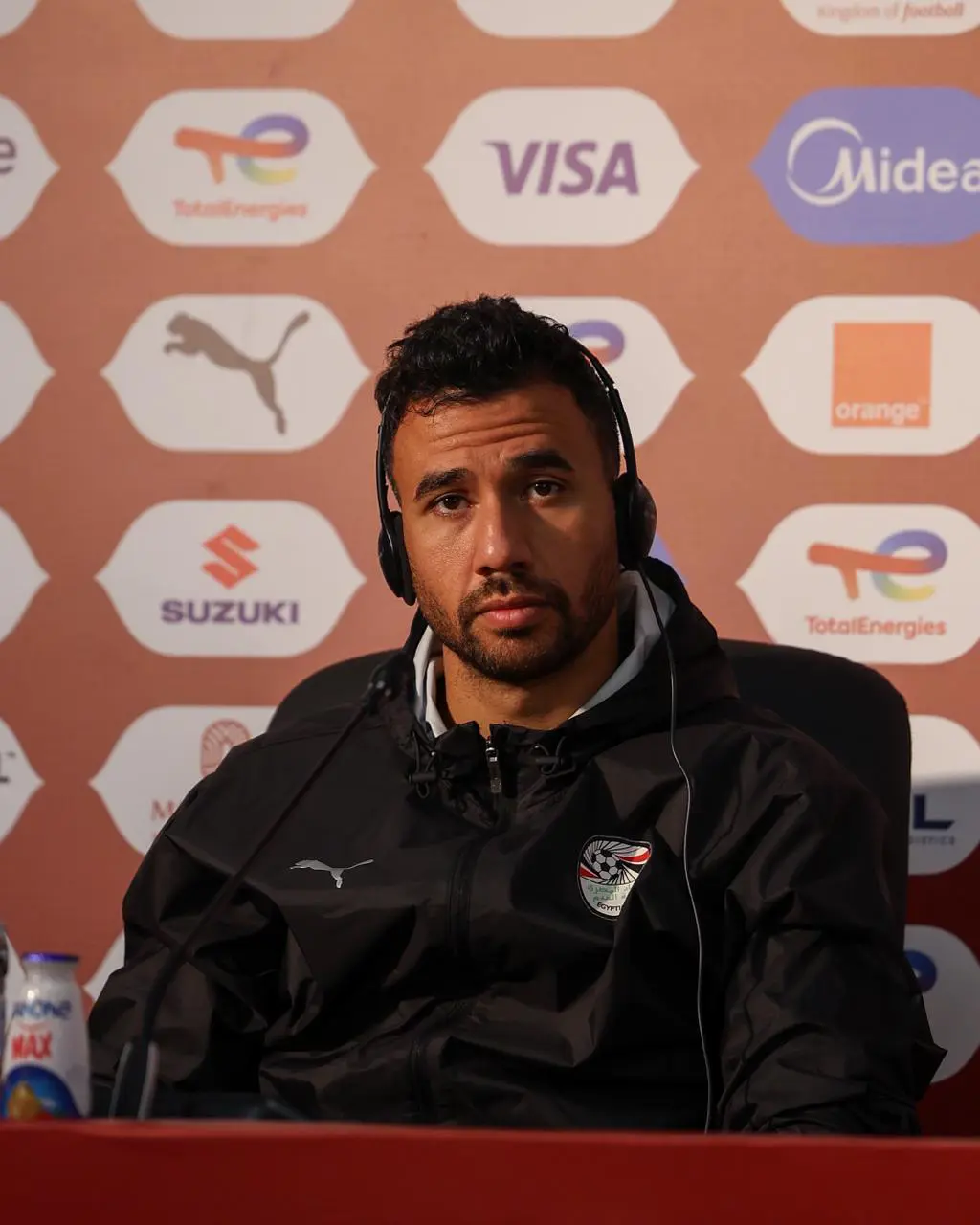 حسام حسن و"تريزيجيه" في المؤتمر الصحفي قبل لقاء كوت ديفوار غدا