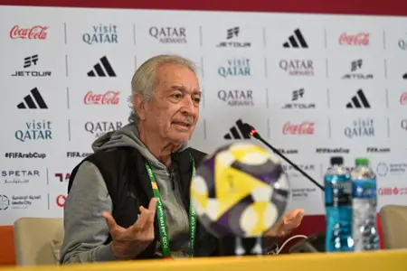 حلمي طولان والنني في المؤتمر الصحفي قبل مواجهة الإمارات