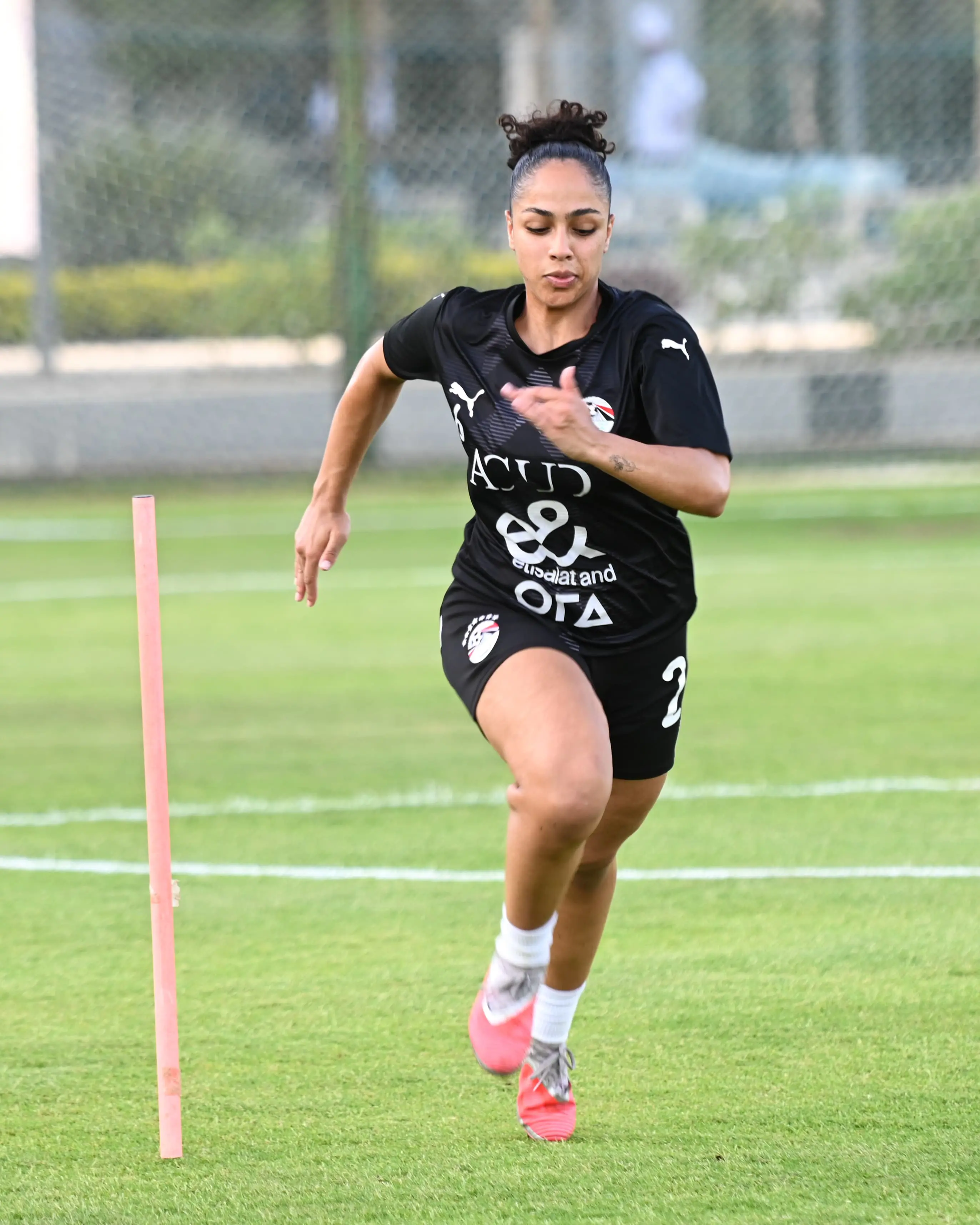 بالصور.. منتخب الكرة النسائية يواصل استعداداته لوديتي السنغال 