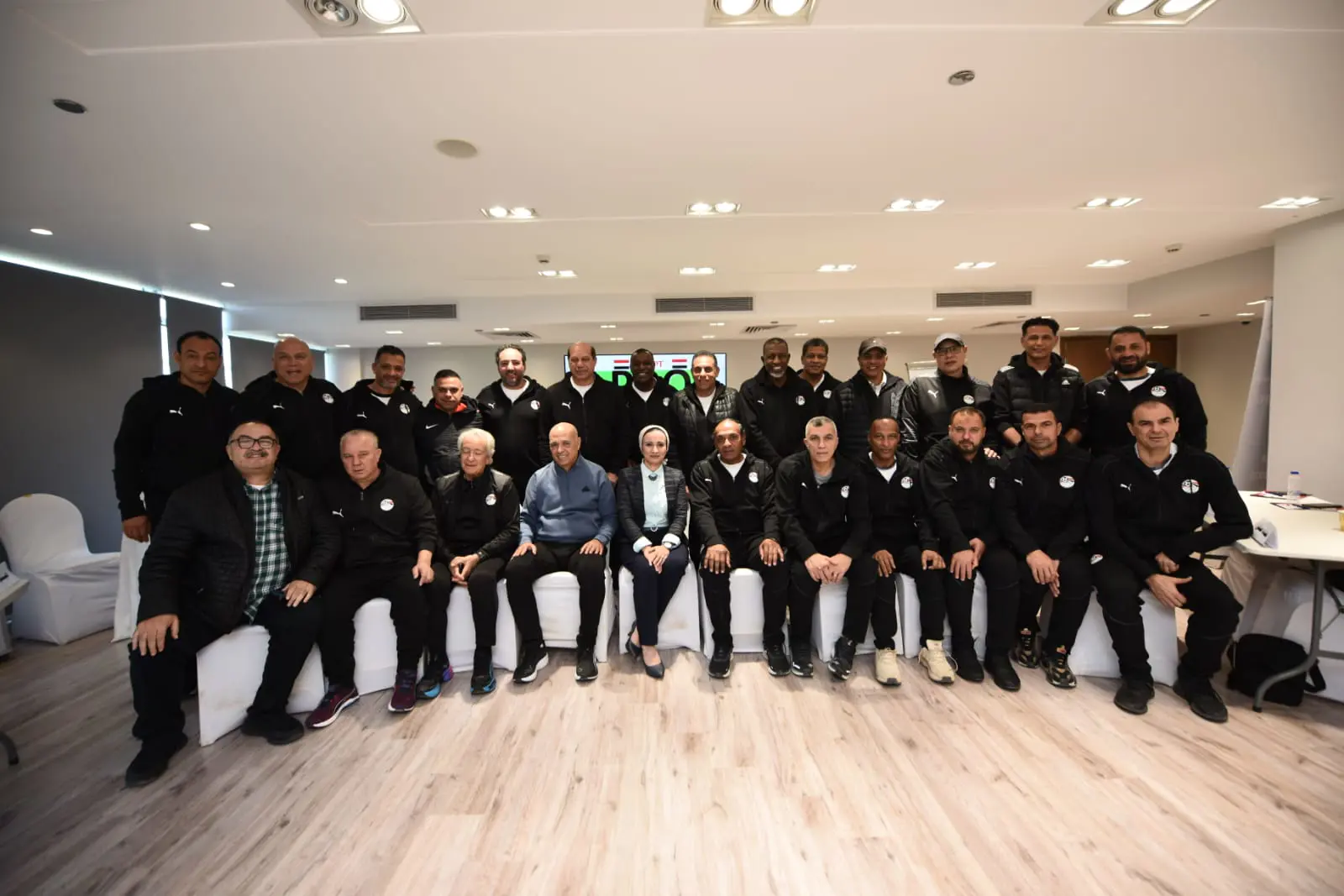 صور محاضرة pro1  عن طرق التعامل مع وسائل الإعلام