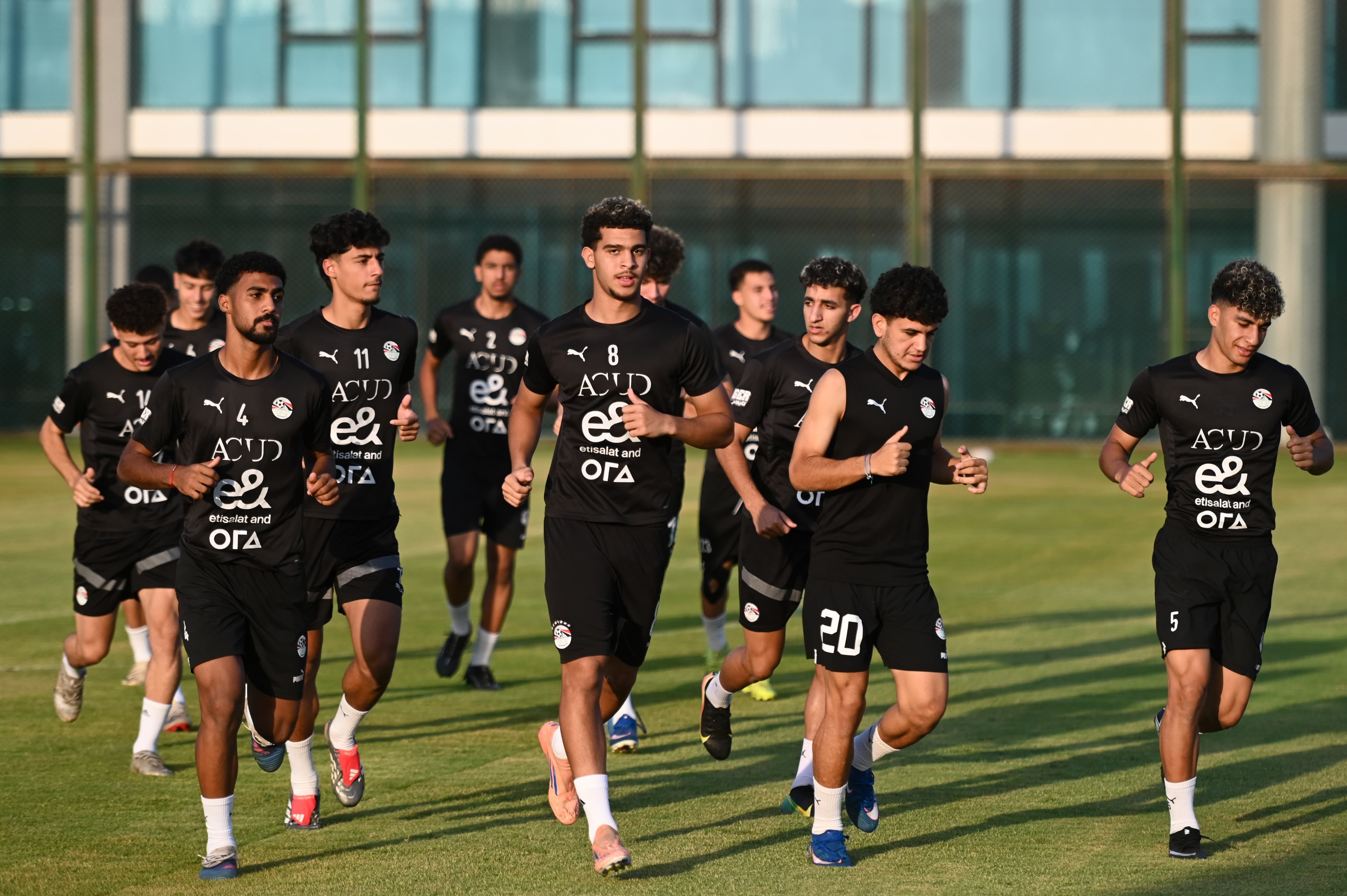 بالصور.. منتخب الشباب يواصل تدريباته بقيادة وائل رياض