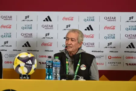 حلمي طولان والنني في المؤتمر الصحفي قبل مواجهة الإمارات