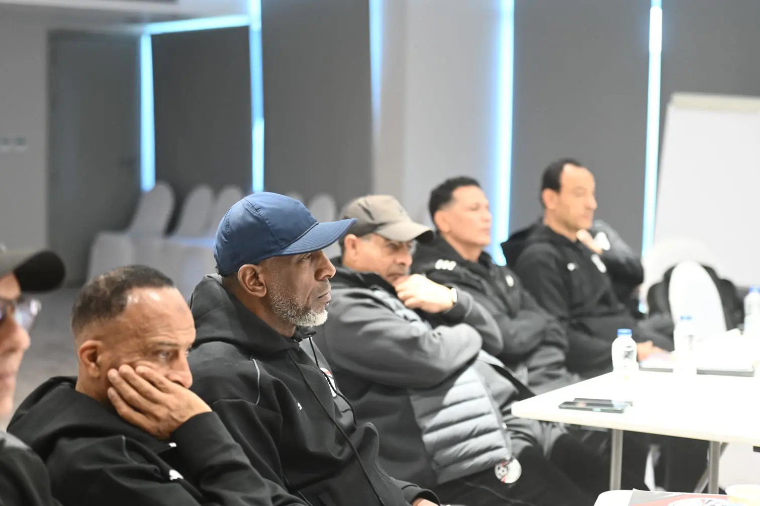 صور محاضرة pro1  عن طرق التعامل مع وسائل الإعلام