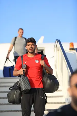 وصول بعثة المنتخب الوطني من واجادوجو ووزير الشباب والرياضة في استقبالها