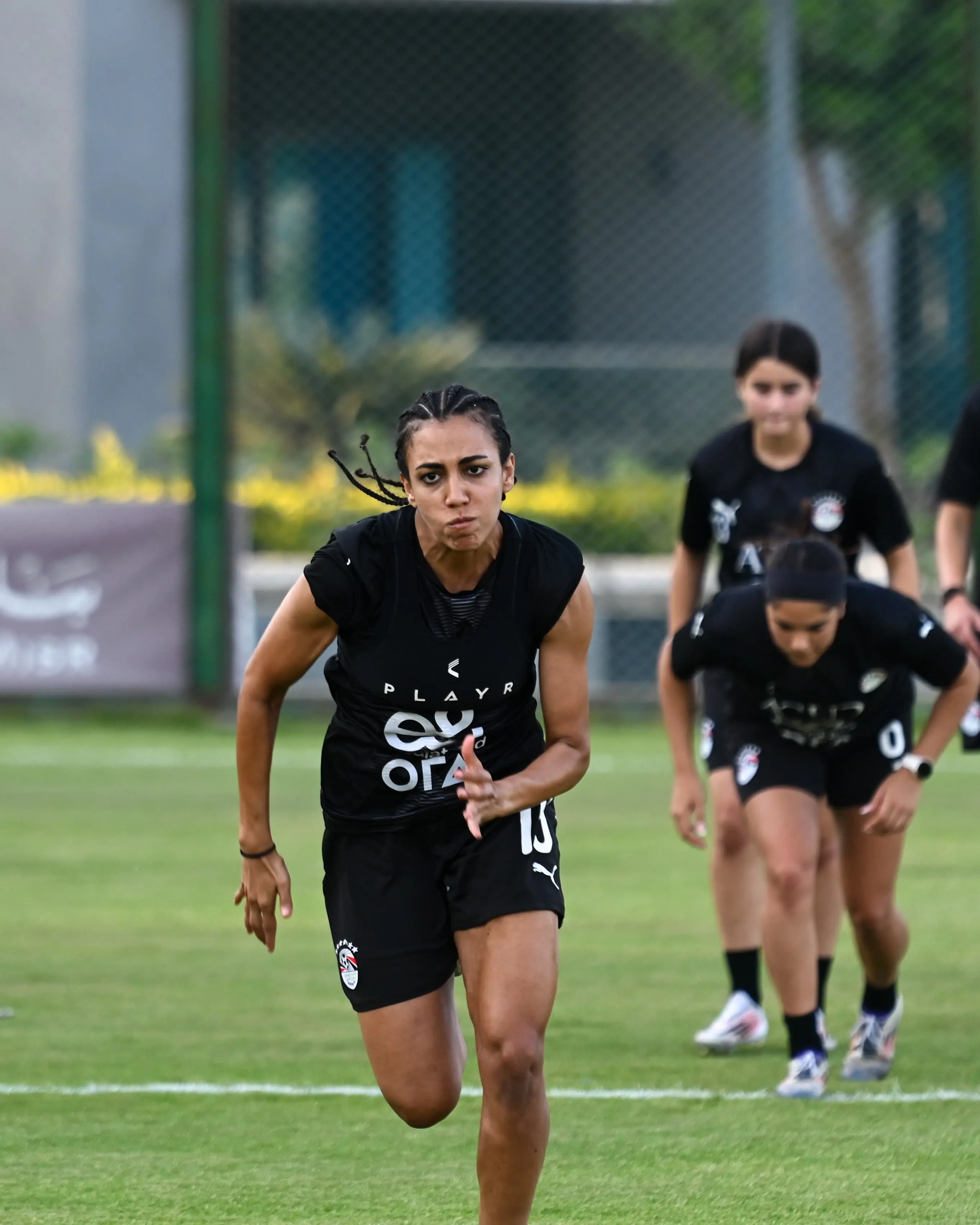 بالصور.. منتخب الكرة النسائية يواصل استعداداته لوديتي السنغال 