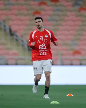 منتخب مصر يختتم تدريباته لمواجهة السعودية غداً.. ووزير الرياضة يجتمع باللاعبين