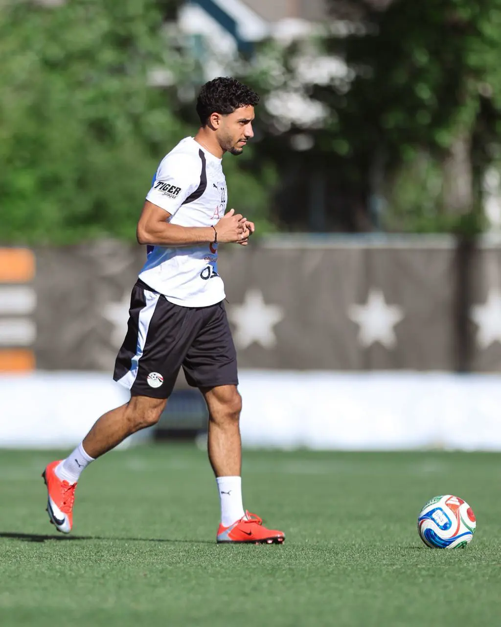 بالصور.. المنتخب الوطني مكتمل الصفوف بانضمام مرموش استعداداً لودية البرازيل 