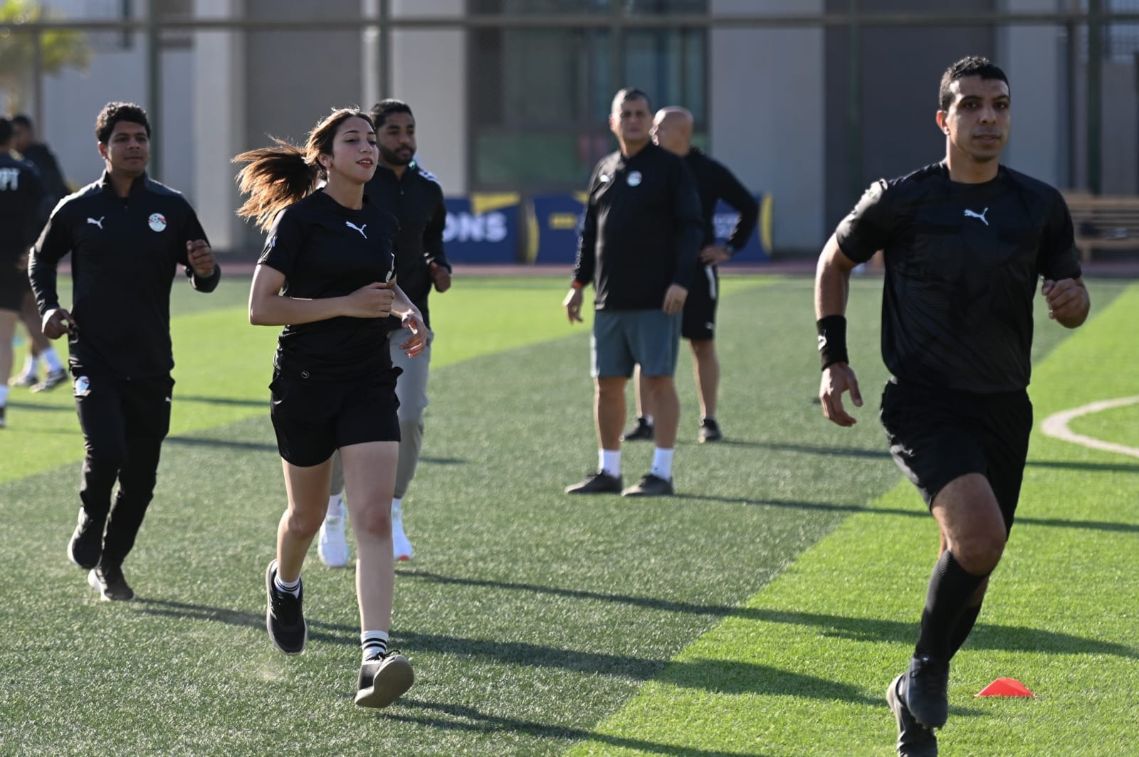 تدريبات فنية وبدنية للحكام تحت إشراف أوسكار رويز رئيس لجنة الحكام