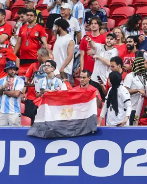 بالصور.. جماهير مصر تؤازر لاعبي الفراعنة قبل انطلاق مواجهة الأرجنتين