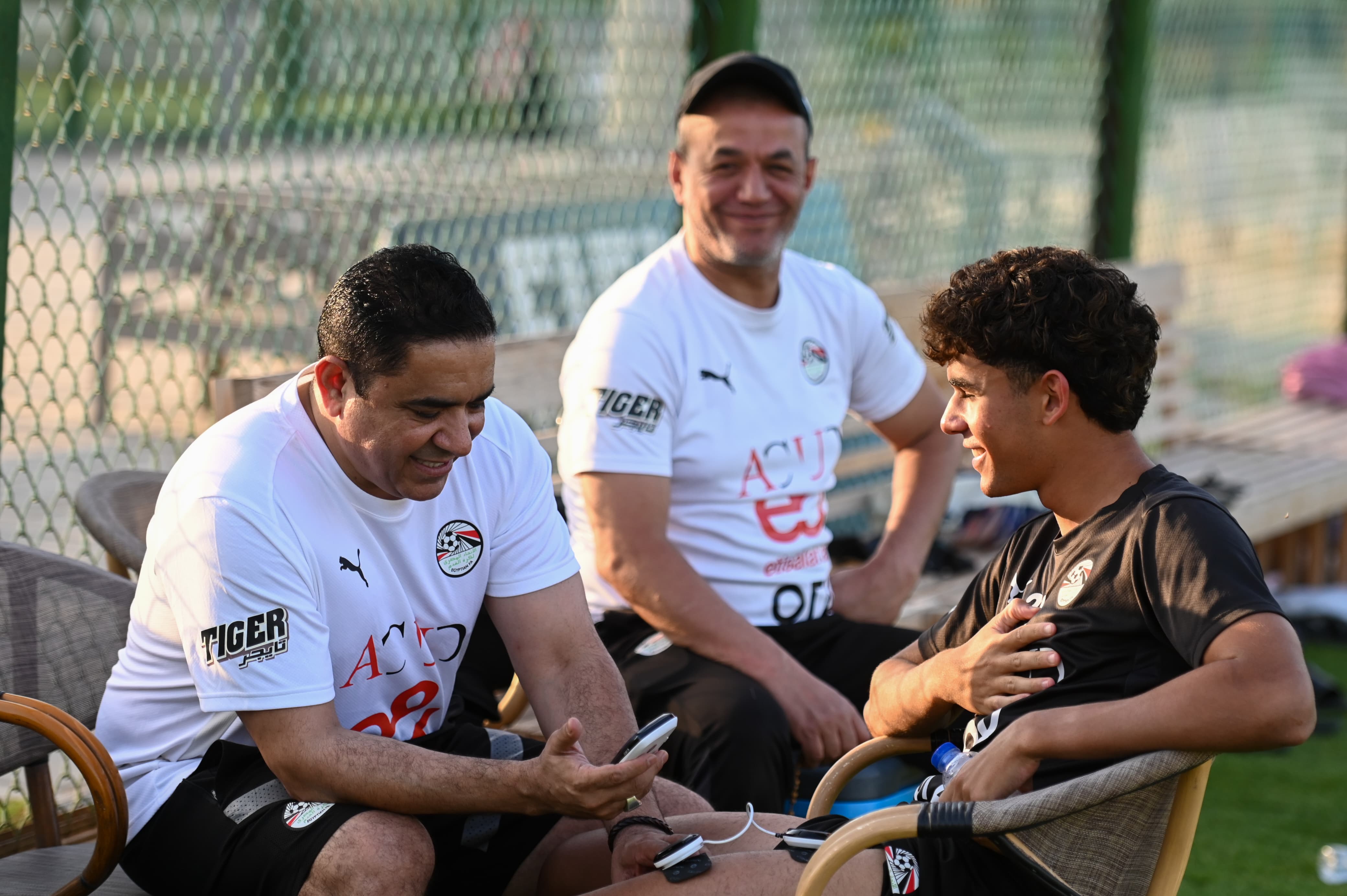 بالصور.. منتخب الشباب يواصل تدريباته بقيادة وائل رياض