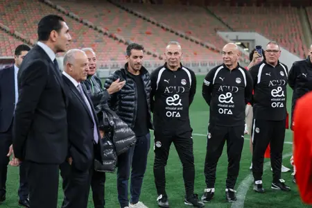 منتخب مصر يختتم تدريباته لمواجهة السعودية غداً.. ووزير الرياضة يجتمع باللاعبين