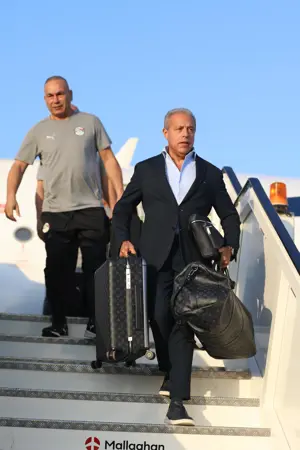 وصول بعثة المنتخب الوطني من واجادوجو ووزير الشباب والرياضة في استقبالها