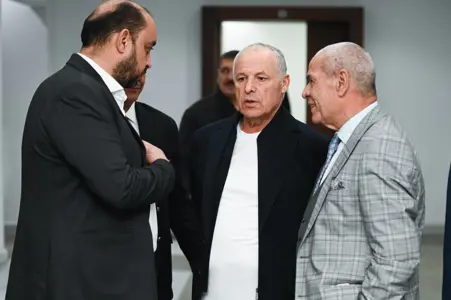 بالصور: أبوريدة يجتمع مع مجموعة من رؤساء الأندية