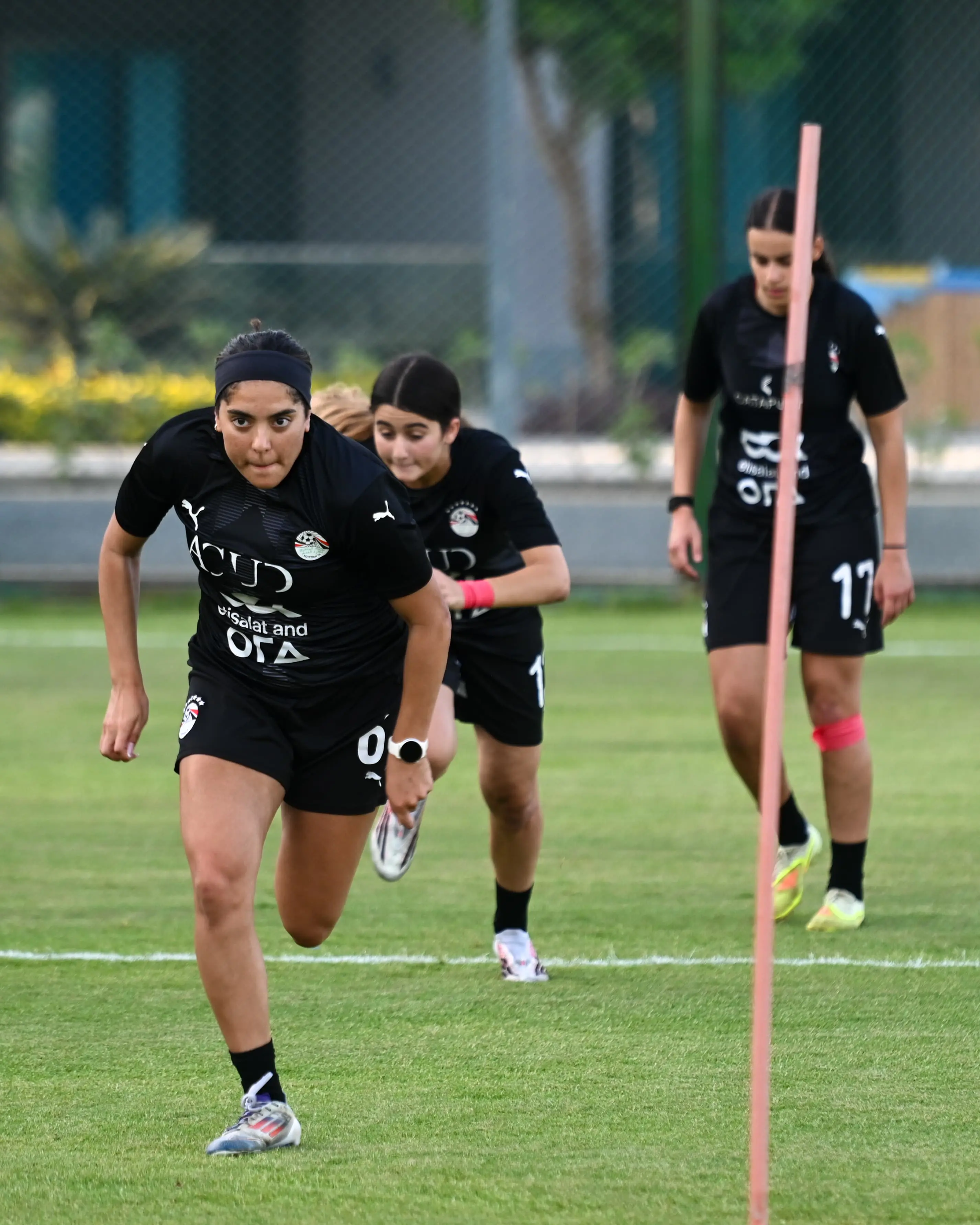 بالصور.. منتخب الكرة النسائية يواصل استعداداته لوديتي السنغال 