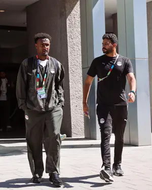 بالصور: منتخب مصر يتحرك لملعب ايه تي اند تي في دالاس قبل مواجهة استراليا