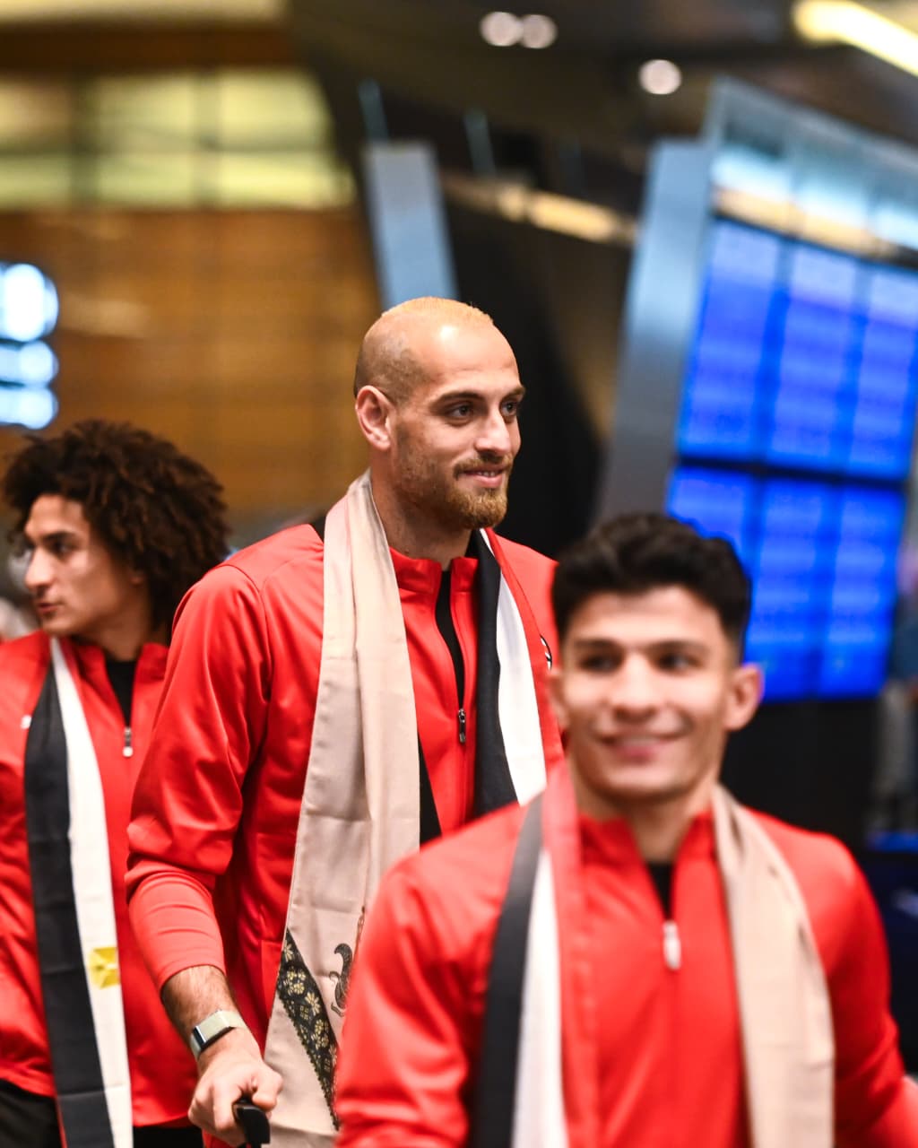 جماهير مصر في استقبال بعثة منتخب مصر المشارك في كأس العرب عند وصولها للدوحة