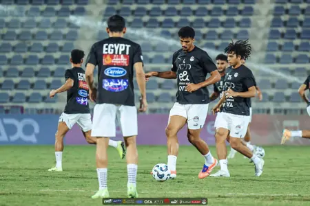 في حضور أبو ريدة.. المنتخب الوطني يتدرب على ملعب هزاع بن زايد استعدادًا لأوزبكستان