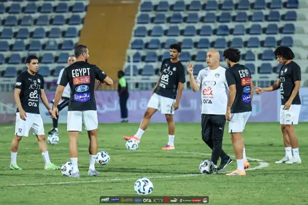 في حضور أبو ريدة.. المنتخب الوطني يتدرب على ملعب هزاع بن زايد استعدادًا لأوزبكستان