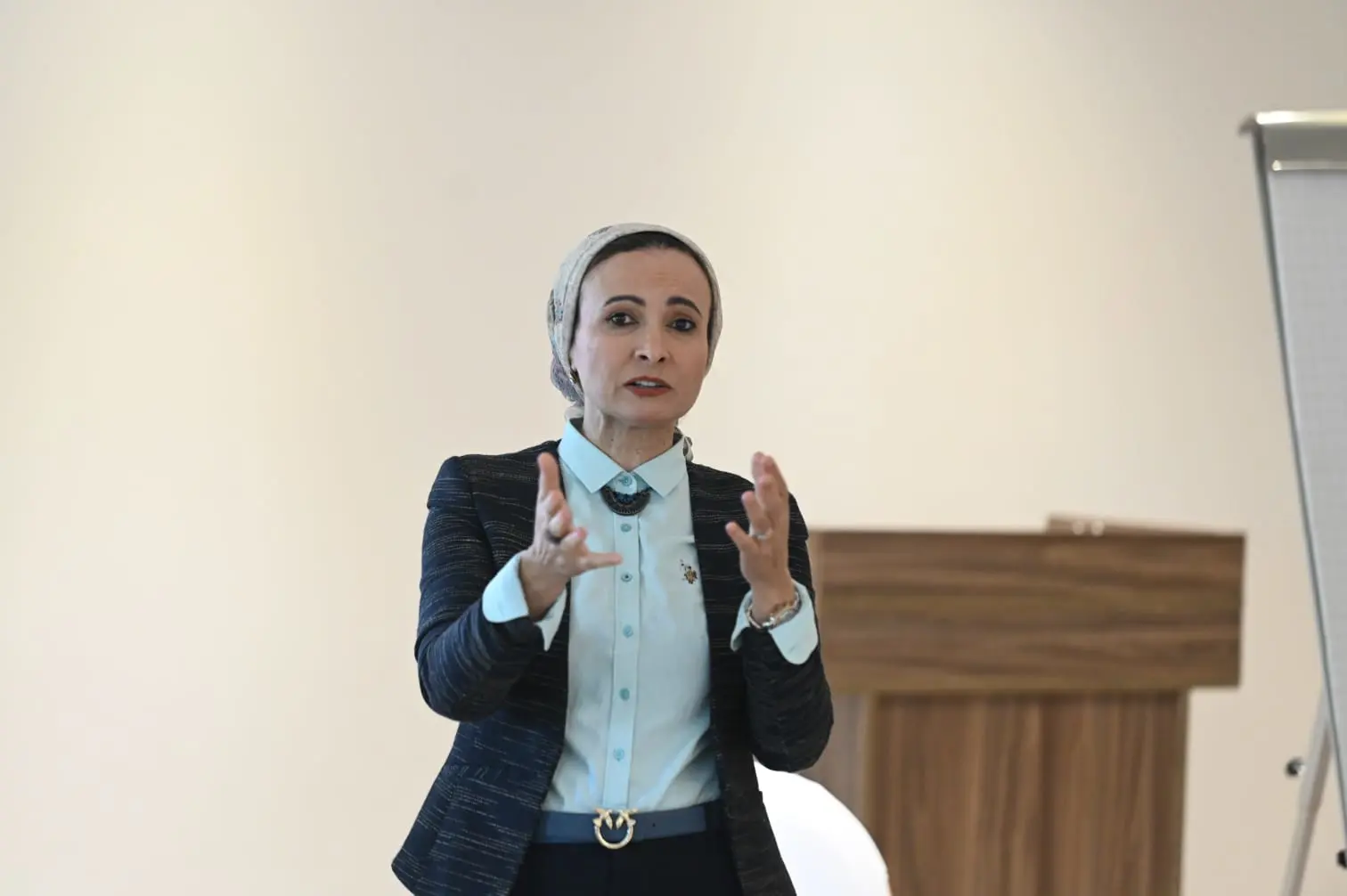 صور محاضرة pro1  عن طرق التعامل مع وسائل الإعلام