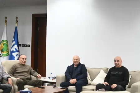 صور اجتماع أبوريدة مع الجهاز الفني للمنتخب الوطني