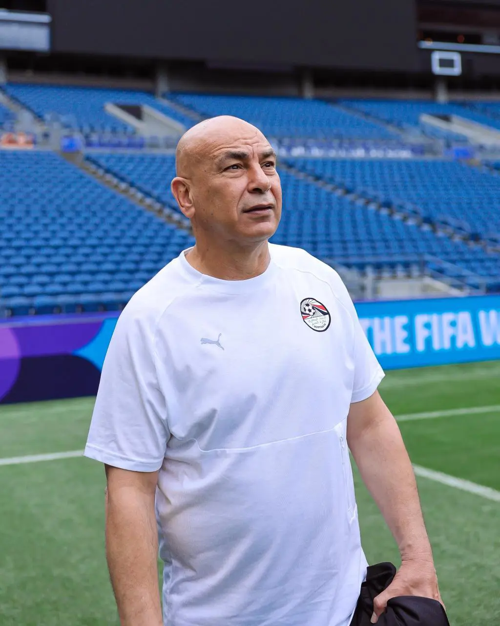 بالصور.. الجهاز الفني لمنتخب مصر يتفقد ملعب مواجهة إيران في المونديال