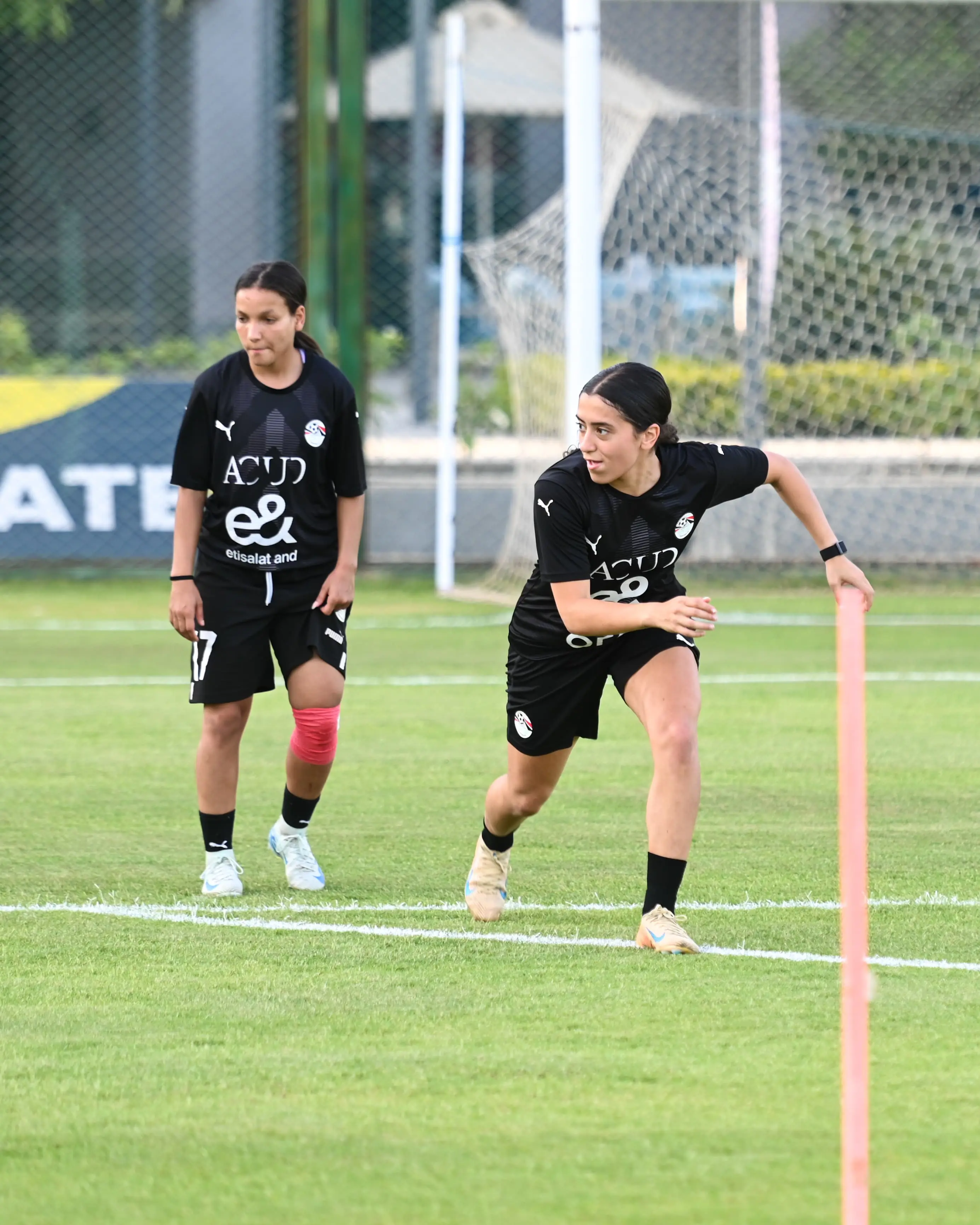 بالصور.. منتخب الكرة النسائية يواصل استعداداته لوديتي السنغال 