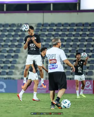 في حضور أبو ريدة.. المنتخب الوطني يتدرب على ملعب هزاع بن زايد استعدادًا لأوزبكستان