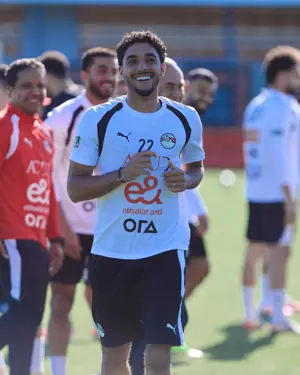بالصور.. المنتخب يحتفل بعقد قران عمر مرموش بممر شرفي
