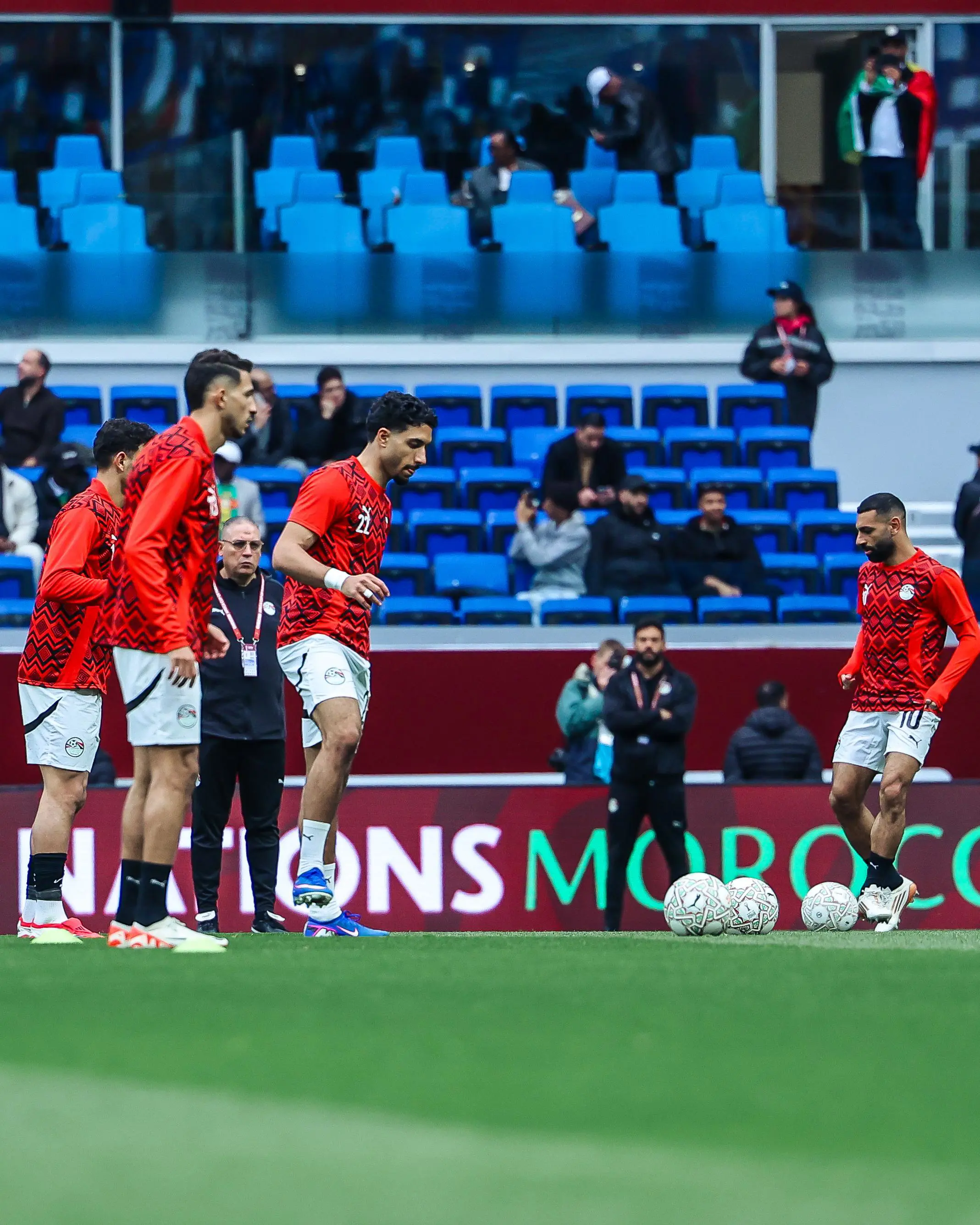 إحماء منتخب مصر قبل مواجهة السنغال