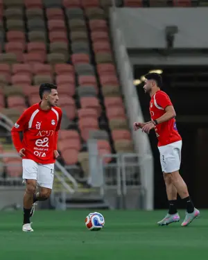منتخب مصر يختتم تدريباته لمواجهة السعودية غداً.. ووزير الرياضة يجتمع باللاعبين