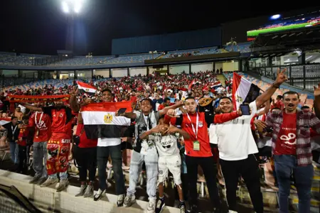 الجماهير المصرية تتوافد على ملعب القاهرة الدولي قبل مواجهة المنتخب الوطني مع غينيا بيساو