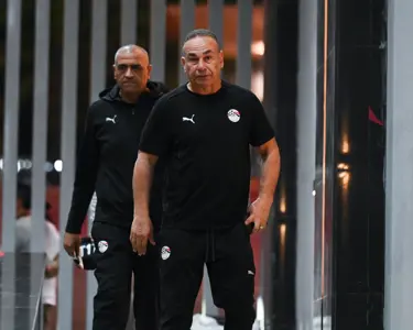 وصول لاعبي منتخب مصر لملعب القاهرة قبل مواجهة غينيا بيساو