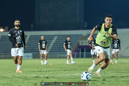 في حضور أبو ريدة.. المنتخب الوطني يتدرب على ملعب هزاع بن زايد استعدادًا لأوزبكستان