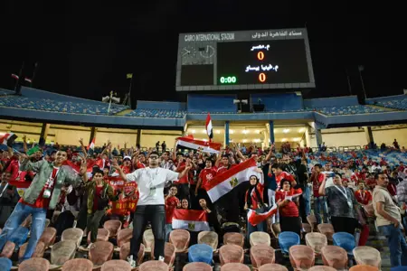 الجماهير المصرية تتوافد على ملعب القاهرة الدولي قبل مواجهة المنتخب الوطني مع غينيا بيساو
