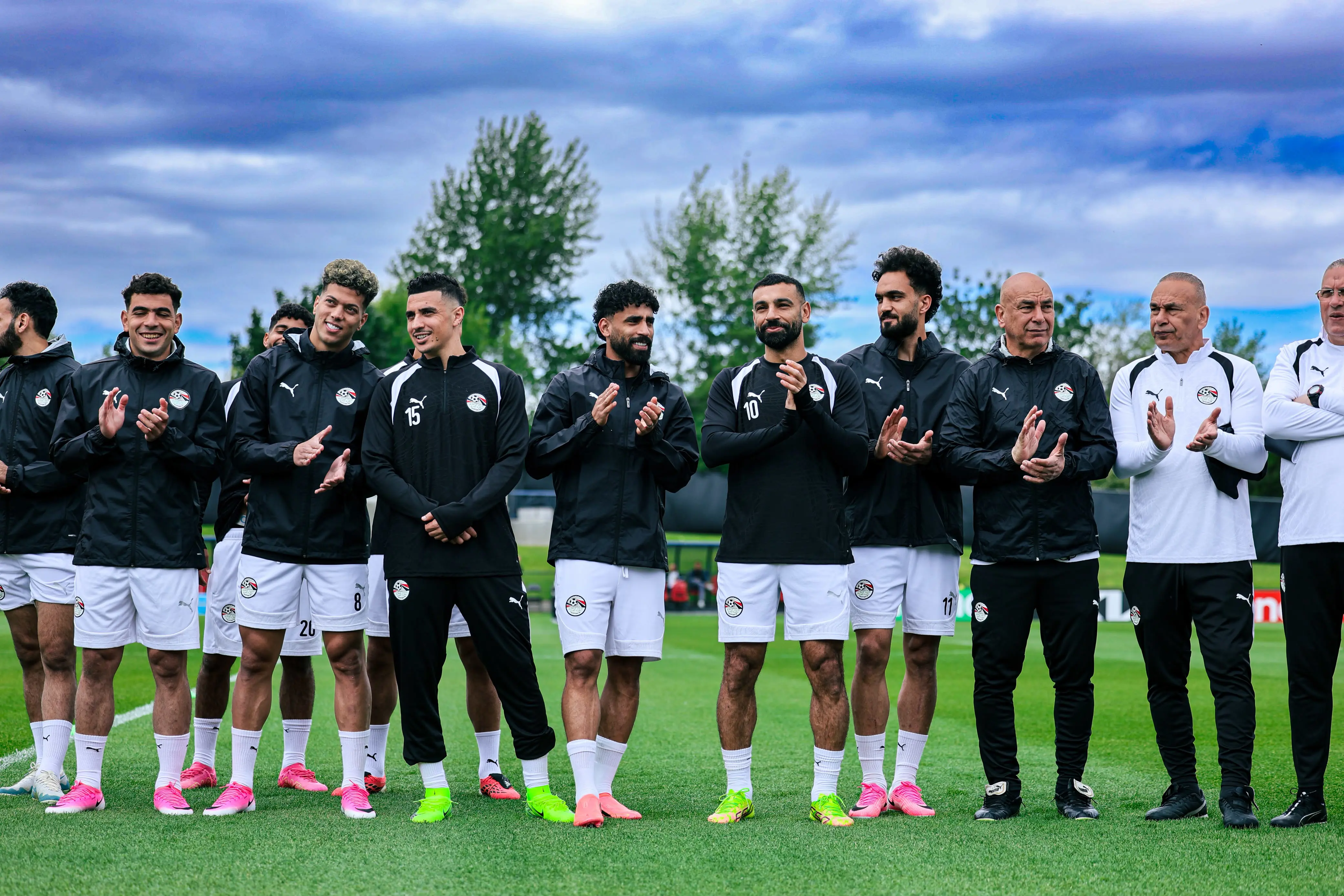بالصور.. حضور جماهيري وبعض الجالية المصرية في مران منتخب مصر بأمريكا