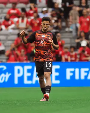 بالصور.. لاعبو منتخب مصر يجرون عمليات الإحماء استعدادًا لمواجهة نيوزيلندا